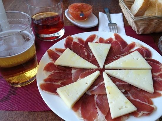plato-jamon-y-queso Castillo de Luna